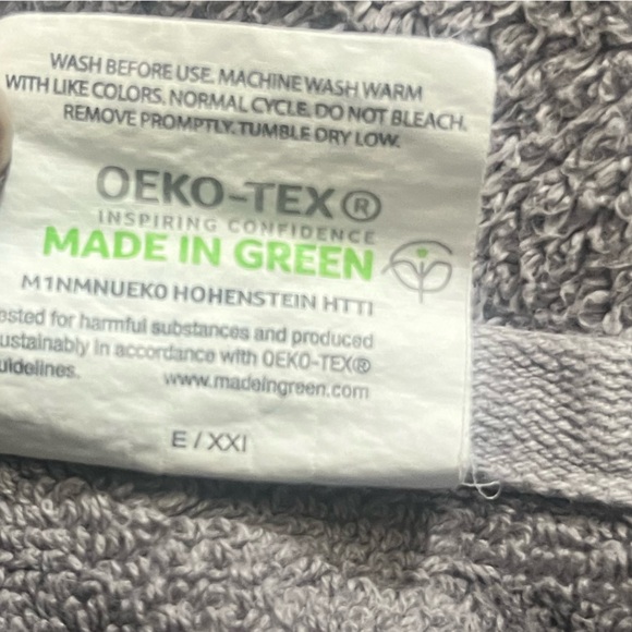 Mainstays Performance Solid Bath Towel, 54" x 30", Grey Flannel - Picture 2 of 4